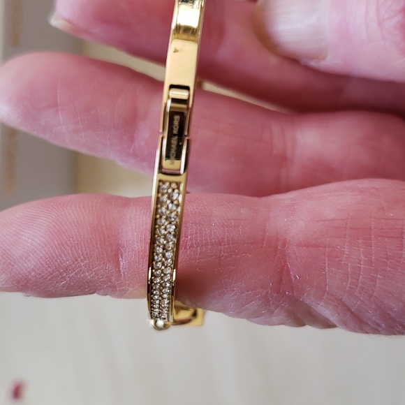 NWT SEND OFFER for MK & box. Exquisite bracelet - Picture 4 of 9